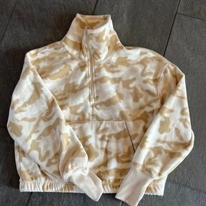 New w/tag old navy women’s XL Vintage Tan Camo Fleece Pullover Jacket